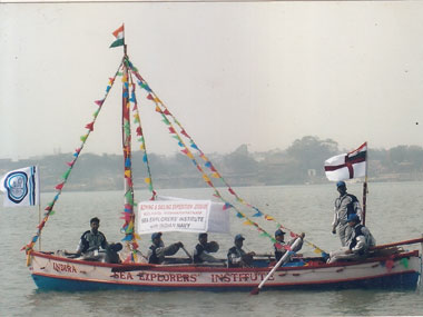 Kolkata to Vizag: Rowing and Sailing expedition (2008)